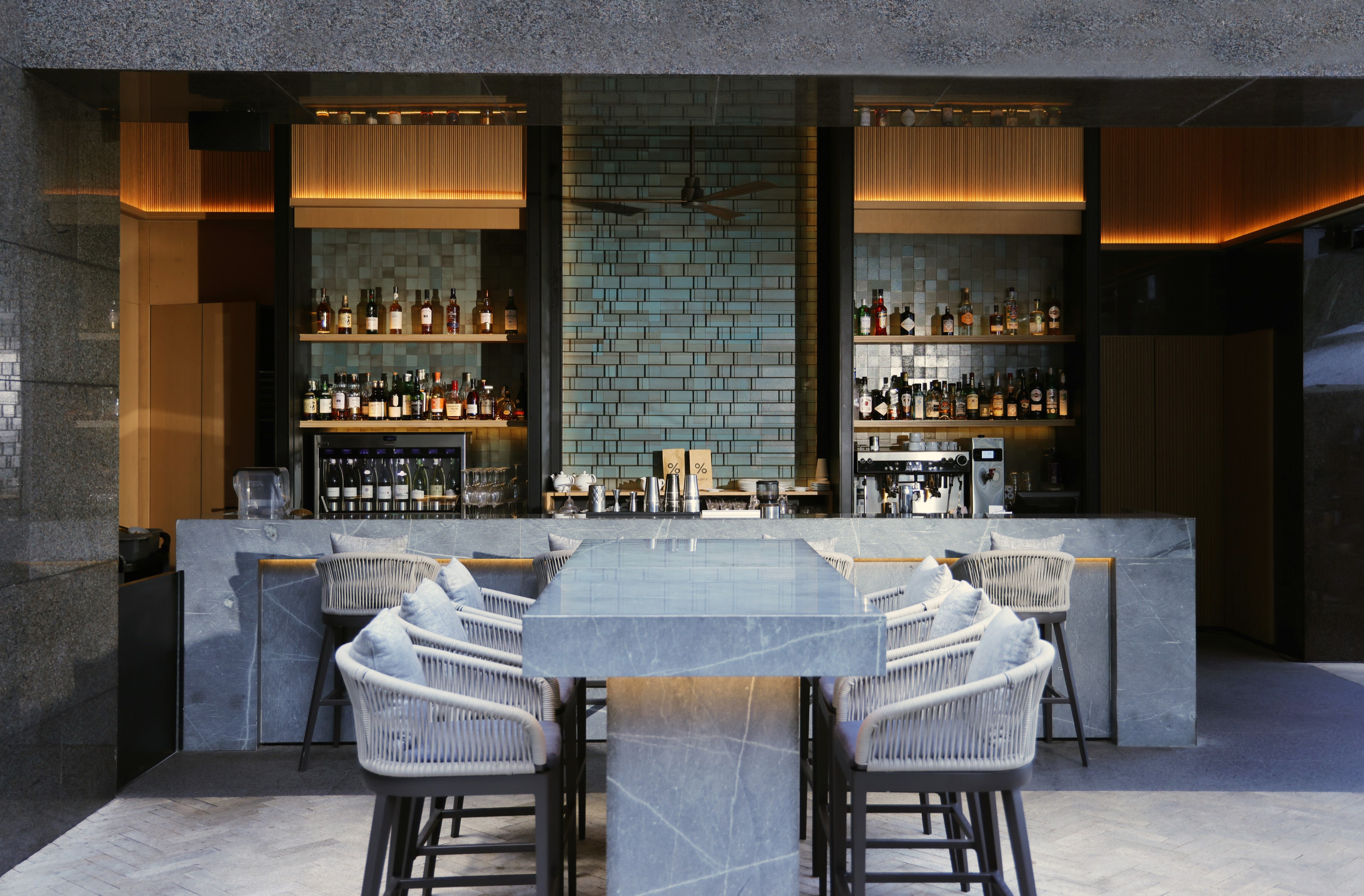 https://www.hongkong.grand.hyattrestaurants.com/wp-content/uploads/2018/08/Waterfall-Bar_Bar-Area-1-Cropped.jpg